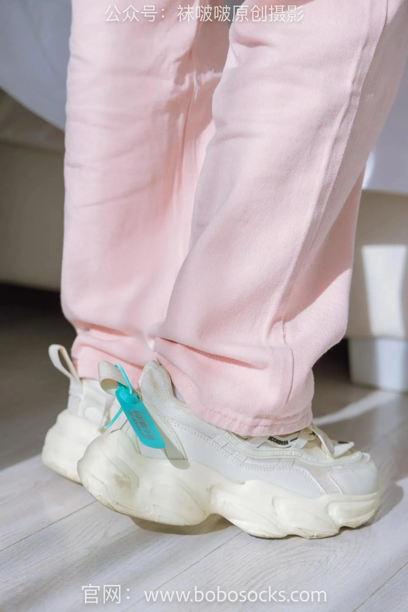 [BoBoSocks袜啵啵]NO.141 周周-运动鞋、白棉袜、裸足 [140P]插图5
